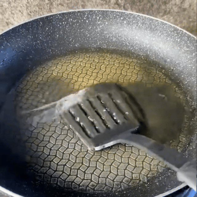 Gif Microplastic into food